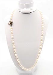 550.30: Schmuck, Ketten / Colliers / Anhänger