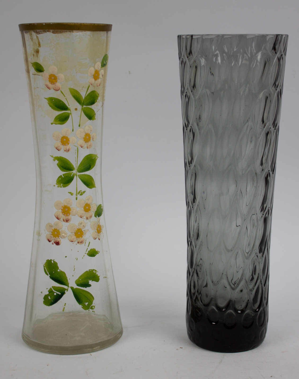 2 Glasvasen, verschiedene Modelle. 1x Jugendstil mit handbemalten ...