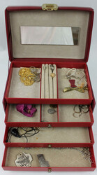 550.70: Jewelry, Lots