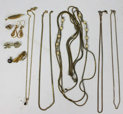 550.70: Jewelry, Lots