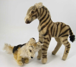 Steiff Hund, mit Knopf, Höhe: ca. 10 cm, Länge: ca. 16 cm, dazu ...