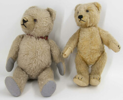 Zwei Steiff - Teddybären, Höhe: ca. 24 cm und ca. 29 cm. Ohne ...