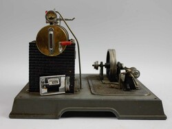 Märklin Dampfmaschine. Metall auf Sockelplatte, ohne Schornstein. ...