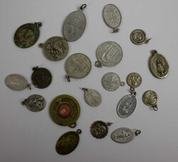 550.70: Jewelry, Lots