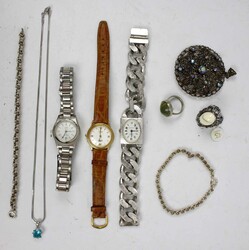 Lot Modeschmuck aus AuflösungAutomatically generated translation:Lot ...