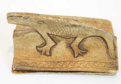 Afrikanisches Miniatur Zierbuch, Bein und Papier, mit plastischem ...