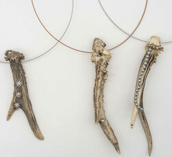 550.30: Schmuck, Ketten / Colliers / Anhänger