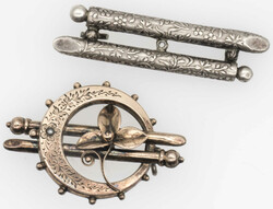 550.40: Schmuck, Broschen / Nadeln