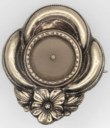 550.40: Schmuck, Broschen / Nadeln