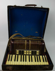 Hohner TANGO II M im Original Koffer, gebrauchter Zustand. Auf ...