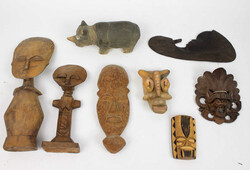 Afrika, Lot Wandmasken und Skulpturen, verschiedene Modelle ...