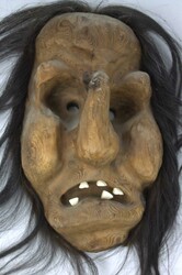 Wandmaske "alte Frau", Höhe ca. 32 cm, Breite ca. 20 cmAutomatically ...