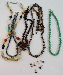 550.70: Jewelry, Lots