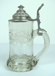 Glas Bierkrug mit Daumendrücker, mit Schliff. Höhe ca. 19,5 ...