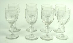 8 Kristall Weingläser mit ringsum ÄtzgravurAutomatically generated ...