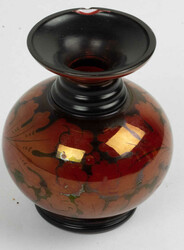 miniatur Glasvase im Eichenblatt von Jean Beck, wohl 1920er Jahre. ...