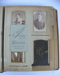 antikes Fotoalbum um 1900 mit Kabinettfotos. Insgesamt 49 Stück. ...