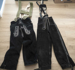 2 traditionelle Trachten, Kniebund Lederhosen für Damen. Die Hosen ...