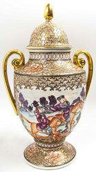 japanische Satsuma-Vase mit detaillierter Emaillemalerei. Wohl ...