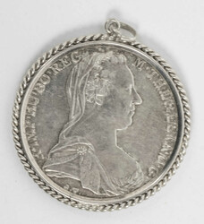 Theresientaler in Fassung.Automatically generated translation ...