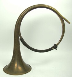 französisches Jagdhorn, traditionelles Musikinstrument aus Messing, ...