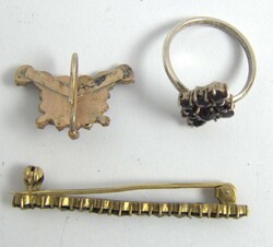 3 Teile Granatschmuck aus Auflösung.  Automatically generated ...