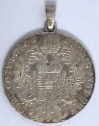 Maria Theresien Thaler gehenkelt.