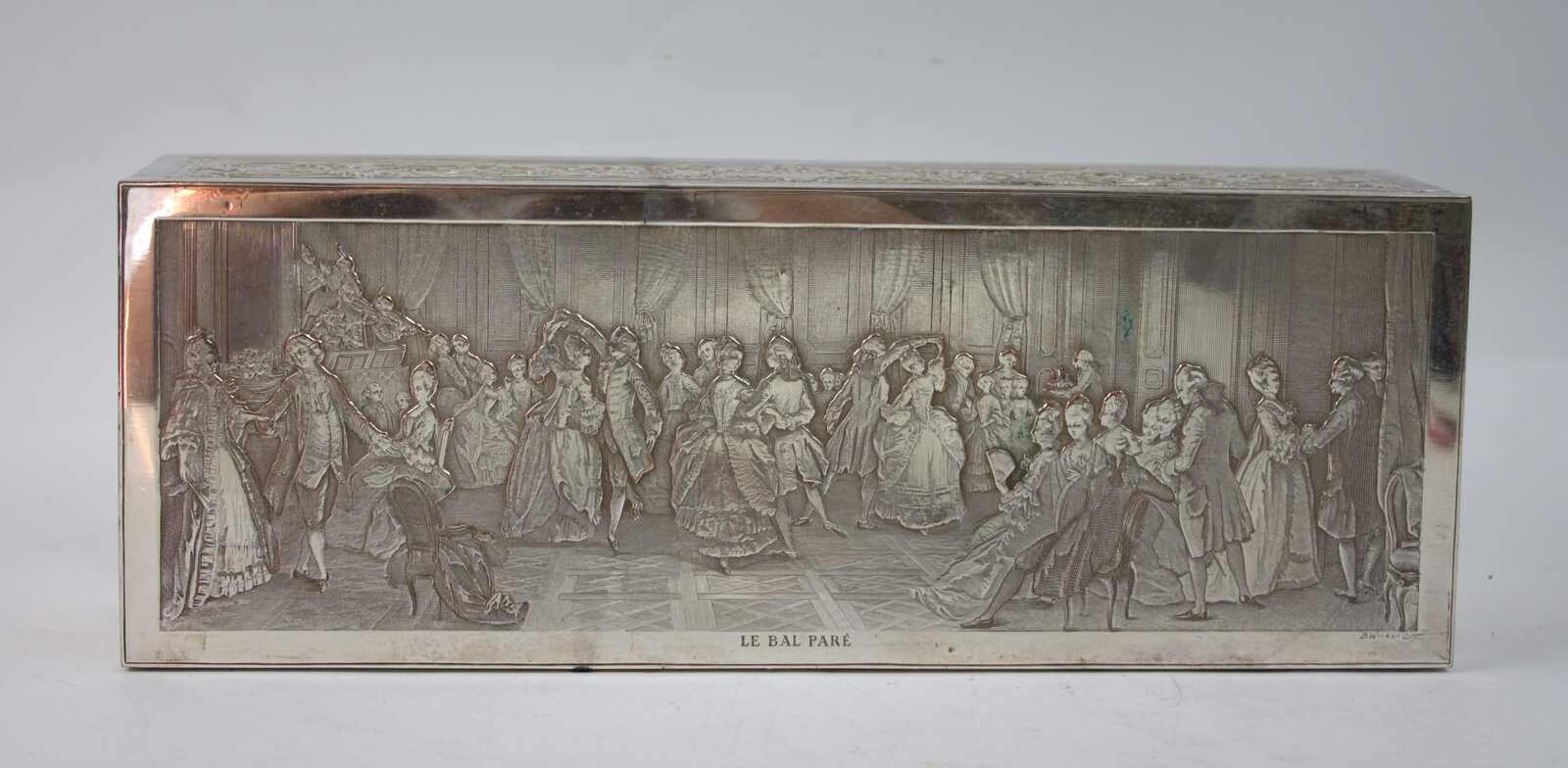 versilberte Schatulle mit Reliefgravur auf dem Deckel, "Le Bal Paré ...