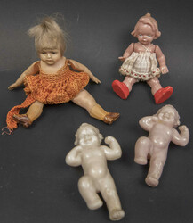 4 Puppenstuben Püppchen, Celluloid dabei 1x Minerva. Altersspuren.  ...
