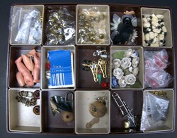 Schönes Lot für den Puppensammler "Ausschmuckteile". Bitte ...
