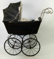nostalgische Puppenwagen, detailliert gearbeitet. Gebrauchter Zustand ...