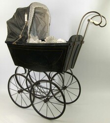 nostalgische Puppenwagen, detailliert gearbeitet. Gebrauchter Zustand ...