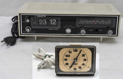 Radiowecker "Manta", ca. 1970er Jahre, Klappzahlen, UKW und MW. Dazu ...