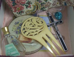 kleines Lot Accessoires aus Auflösung, dabei 1 Täschchen, ...