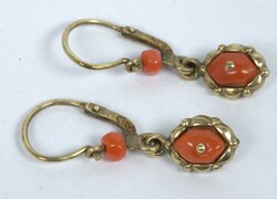 Earrings, 333 yellow gold, set with coral