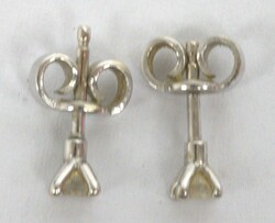 1 pair of stud earrings, 333 white gold tested, set with cubic ...