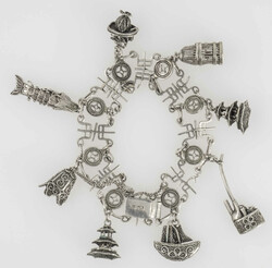 Armband, Silber, mit vielen Charms. Länge ca. 16 cm  Automatically ...