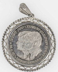 Amerika, Medaille J.F. sowie Robert F. Kennedy, in Münzfassung, ...