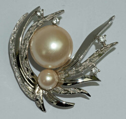 550.40: Jewelry, brooches and pins