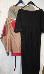 Kostüm von Yuca Gr. 40, Kleid von Romeo Gigli Gr. 42 sowie ein ...