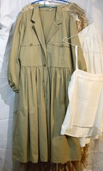 Lot ausgefallene Kleider, Gr. 38/40/42, insgesamt 4 Stück. ...