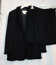 Damenkostüm von Escada, bestehend aus Blazer und kurzem Rock. Gr. 40 ...