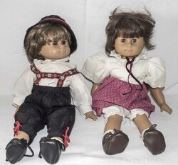 Zwei Götz - Puppen, Bub und Mädchen. Höhe: ca. 46 cm.  ...