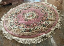 Runder chinesischer Teppich, wohl Seide mit traditionellen ...