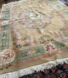 grosser wohl Chinateppich mit floralem Muster in rose farben und ...