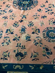 grosser chinesischer Teppich mit blau, rosanen Muster. Masse: ca. 2 ...