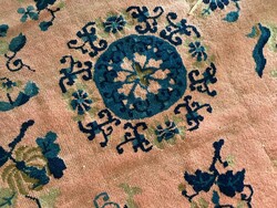 grosser chinesischer Teppich mit blau, rosanen Muster. Masse: ca. 2 ...