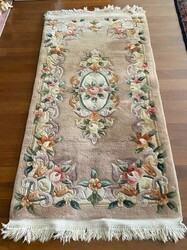 China Brücke / Teppich mit Fransen und floralen Muster. Masse: ...