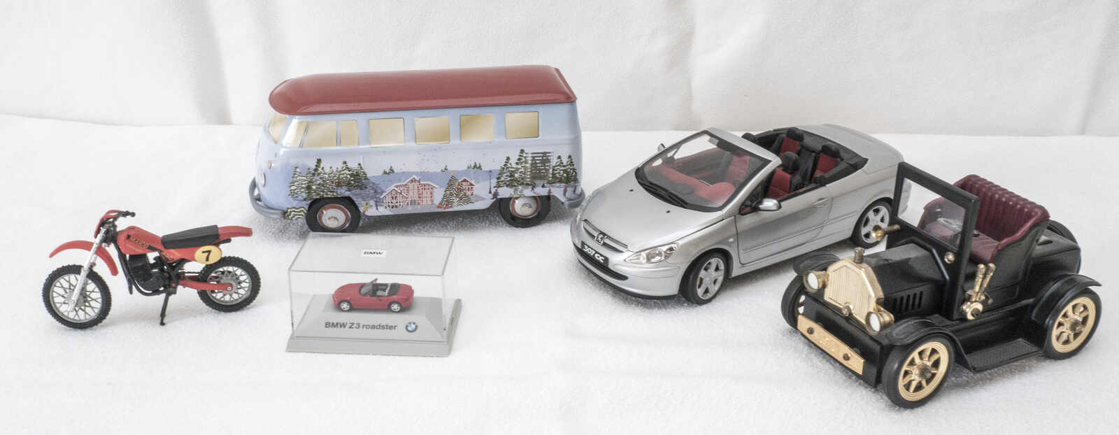 Konvolut Modellautos, verschiedene Maßstäbe, dabei VW T1, Blech, ...