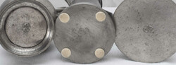 Drei alte Zinnkrüge, Höhe: bis ca. 22 cm. Alle gepunzt. ...